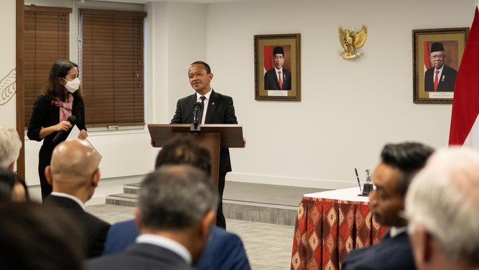 Upaya Percepat Tekan Emisi Karbon di Indonesia Beragam cara dilakukan pemerintah dan swasta dalam menekan emisi gas karbon demi udara bersih. Salah satunya yakni dengan mulai beralih ke kendaraan listrik.