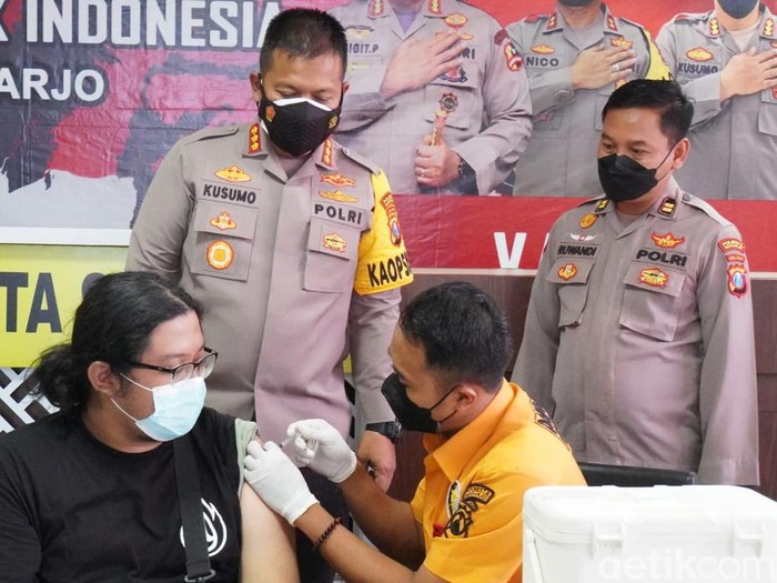 Vaksinasi di Sidoarjo
