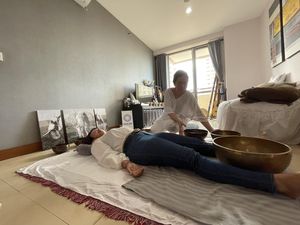 Bisa Buat Healing, Begini Lho Cara Kerja Singing Bowl Ala Pawang Hujan Mandalika