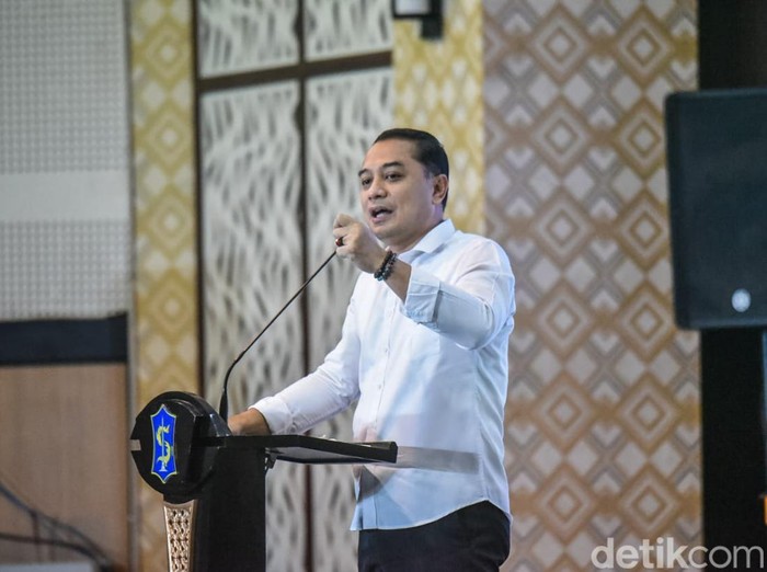 Wali Kota Surabaya Eri Cahyadi meminta ekonomi kerakyatan terus digerakkan. Terlebih, saat ini Kota Pahlawan sudah turun ke PPKM level 1.