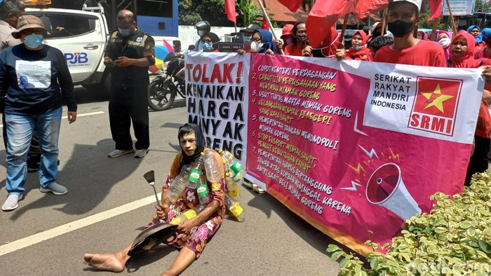 Warga demo di Depan Gedung Kemendag, Jakarta Pusat