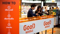 Good Noodle tak hanya menarik bagi wisatawan, tapi kehadirannya juga disambut baik oleh warga lokal khususnya anak muda. Mereka mengaku sudah beberapa kali datang ke gudangnya mi instan tersebut. Harga yang ditawarkan ramah untuk kantong pelajar dibanding dengan makan langsung di restoran.