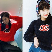 Hanya berbeda warna, keduanya terlihat gemas dalam balutan sweater koleksi Chanel. Jennie memakainya dalam perjalanan pesawat, sementara kekasih Crush memakainya dalam pemotretan. Foto: dok Instagram @jennierubyjane, dok Instagram @_imyour_joy