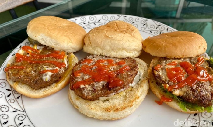 Adu Rasa 3 Burger Rp 20 Ribuan di Jaksel, Mana Paling Gurih Juicy? Adu Rasa 3 Burger Rp 20 Ribuan di Jaksel, Mana Paling Gurih Juicy?