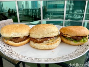 Adu Rasa 3 Burger Rp 20 Ribuan di Jaksel, Mana Paling Gurih Juicy?