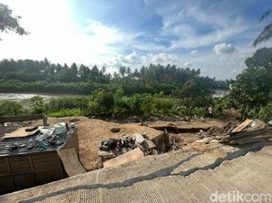 Akses Jalan Amblas-Terputus, Warga Desa Kampale Sidrap Terisolir