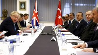 Pertemuan yang membahas mengenai invasi Rusia ke Ukraina itu juga dihadiri oleh Presiden Turki Recep Tayyip Erdogan. AP Photo/Henry Nicholls.