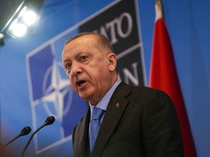 Macron Minta Erdogan Hormati Keputusan Finlandia-Swedia Gabung NATO
