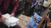 Penampakan Duit Bukti Kasus Binomo Indra Kenz, Banyak Banget!