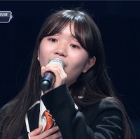 Dikatakan jika meski lagu yang dinyanyikan sangat terkenal, Choi Bo Bae tidak mendapatkan kompensasi tambahan. Remaja itu pun masih aktif dalam dunia suara dengan menjadi pengisi suara.Foto: YouTube Mnet TV