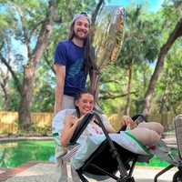 Claire menghabiskan waktu sampai dua bulan untuk pemulihan Corona dan amputasi ganda tersebut. Baru-baru ini, Claire akhirnya bisa pulang ke rumah tepat di hari ulang tahunnya ke-21. Foto: dok. Instagram/@clurby