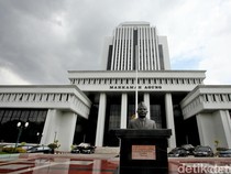 Mengawasi Putusan MA soal Batas Usia Calon Kepala Daerah