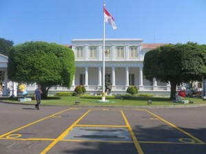 Istana Respons Somasi Advokat, Tegaskan Komitmen Jokowi soal Demokrasi