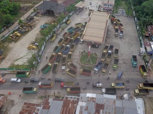 Mengurai Benang Kusut Pasokan Solar yang Picu Antrean Mengular