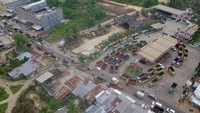 Foto udara sejumlah truk mengantre untuk mengisi bahan bakar solar bersubsidi di SPBU Paal Lima, Kota Baru, Jambi, Jumat (25/3/2022).