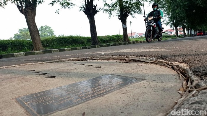 Hati-hati! Jalan Cipinang Indah Jaktim Rusak dan Bergelombang Jalan Cipinang Indah sempat disorot imbas proyek sumur resapan. Lebih dari sebulan usai sumur resapan diperbaiki, kondisi jalan itu kini rusak dan bergelombang.