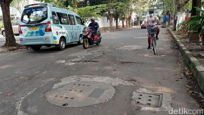 Hati-hati! Jalan Cipinang Indah Jaktim Rusak dan Bergelombang Jalan Cipinang Indah sempat disorot imbas proyek sumur resapan. Lebih dari sebulan usai sumur resapan diperbaiki, kondisi jalan itu kini rusak dan bergelombang.