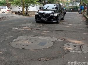 Duh... Sumur Resapan di Cipinang Indah Jaktim Bikin Jalan Rusak