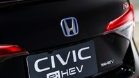 Honda baru akan menjual New Civic e:HEV ini pada Juni 2022 mendatang dengan dua versi, yakni New Civic e:HEV EL+. dan New Civic e:HEV RS. Untuk harganya, New Civic e:HEV EL+ dibanderol mulai dari 1.150.000 baht atau setara dengan Rp 492,4 juta. Sedangkan harga New Civic e:HEV RS dibanderol mulai dari 1.270.000 baht atau setara dengan Rp 543,8 juta. Foto: dok. Honda Automobile Thailand
