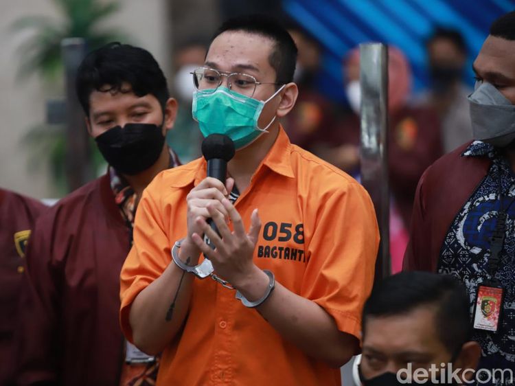 Jam Tangan Mewah Indra Kenz Berubah Jadi Borgol