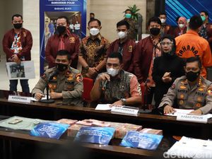 Polisi Ungkap Aliran Dana Indra Kenz ke Adik dan Vanessa Khong