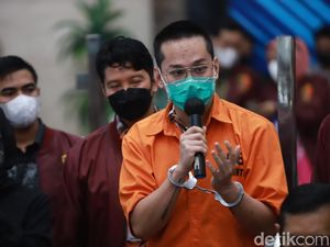 Diduga Hasil Kejahatan Indra Kenz, 10 Jam Tangan Ayah Vanessa Khong Disita
