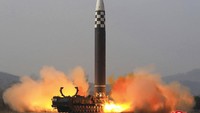 Laporan dari media pemerintah Korut, Korean Central News Agency (KCNA) menyebut rudal itu mencapai ketinggian maksimum 6.248,5 kilometer (3.905 mil), terbang sejauh 1.090 kilometer (681 mil) dan memiliki waktu penerbangan 68 menit sebelum mendarat secara akurat di perairan yang direncanakan antara Semenanjung Korea dan Jepang. Peluncuran ini merupakan uji coba rudal Korea Utara dengan durasi tertinggi dan terlama yang pernah tercatat.