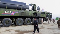 Korea Utara (Korut) telah mengkonfirmasi bahwa pihaknya berhasil menguji jenis baru rudal balistik antarbenua (ICBM), uji coba jarak jauh pertamanya dalam lebih dari empat tahun dan menandai potensi era baru konfrontasi regional.