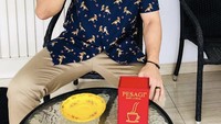 Penggemar berat kopi, Aufar lebih pilih menikmati kopi Indonesia dari petani lokal. Salah satu jenis kopi yang paling disukainya adalah kopi Luwak yang khas. Foto: Instagram Aufar/Olla