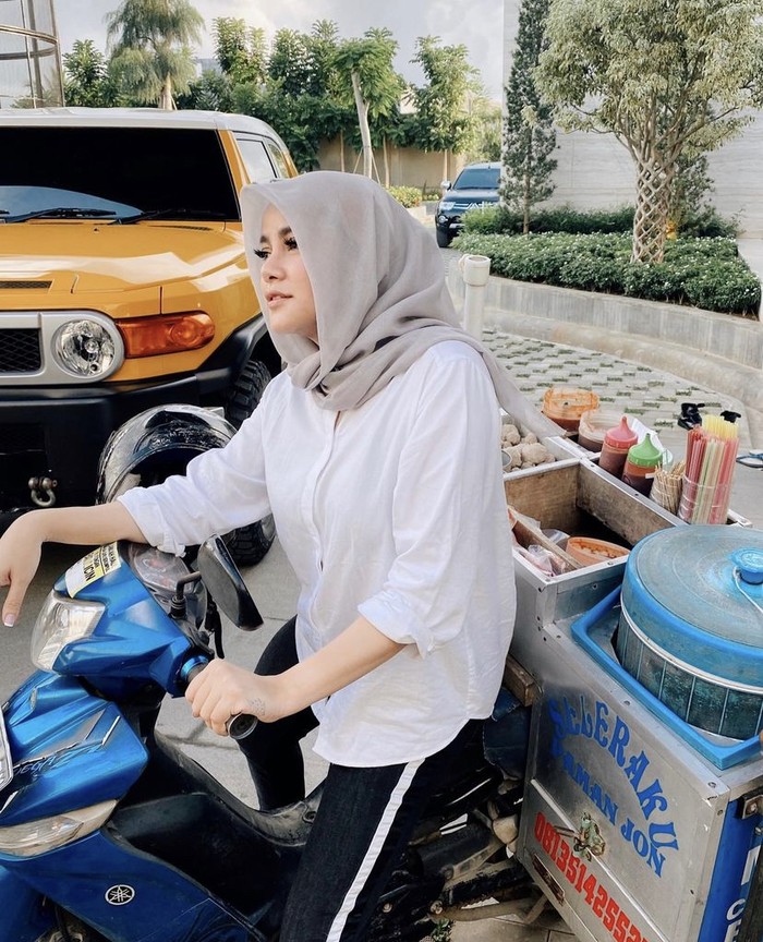Intip Kebersamaan Olla Ramlan dan Aufar Hutapea Saat Acara Makan Keluarga