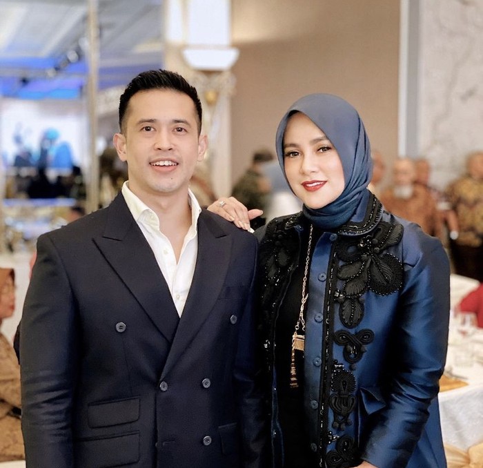 Intip Kebersamaan Olla Ramlan dan Aufar Hutapea Saat Acara Makan Keluarga Intip Kebersamaan Olla Ramlan dan Aufar Hutapea Saat Acara Makan Keluarga