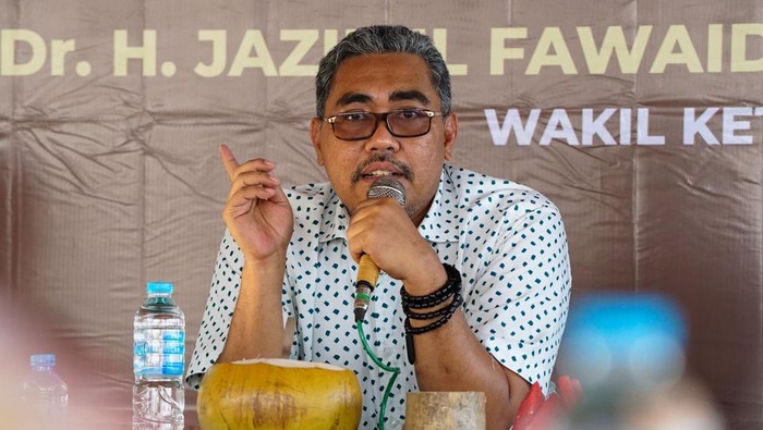 Wakil Ketua MPR RI Jazilul Fawaid melihat masyarakat Pulau Bawean, Gresik selama ini banyak merantau karena tak bisa mengoptimalkan potensi alam di sana. Ia lantas mengajak seluruh kepala desa se-Pulau Bawean mengembangkan potensi daerah yang bertumpu pada kekuatan alamnya.