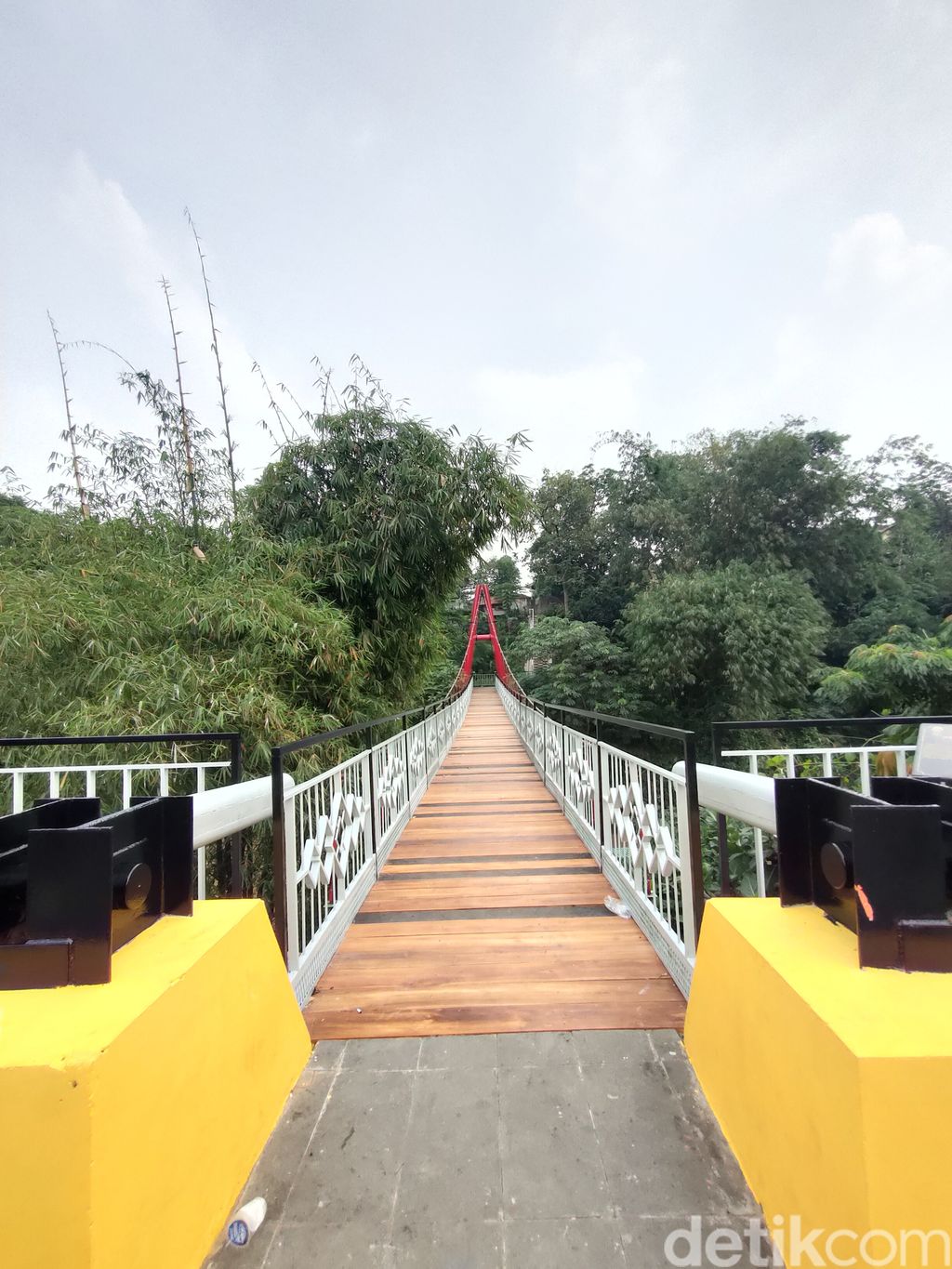 Jembatan Wiratman Karkasa, Srengseng Sawah, Jagakarsa, Jaksel, 25 Maret 2022. (Mulia Budi/detikcom) Jembatan Wiratman Karkasa, Srengseng Sawah, Jagakarsa, Jaksel, 25 Maret 2022. (Mulia Budi/detikcom)