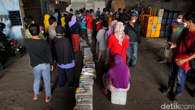 Jual Minyak Goreng Curah, Gudang di Sleman Diserbu Warga