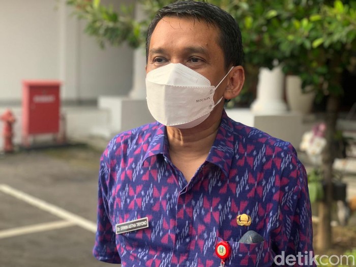 Kadinkes Jatim dr Erwin Ashta Triyono