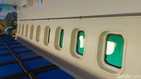 Turun lagi ke lantai paling bawah, kamu akan menemukan pesona dari kapal ini, yaitu bottom glass-nya