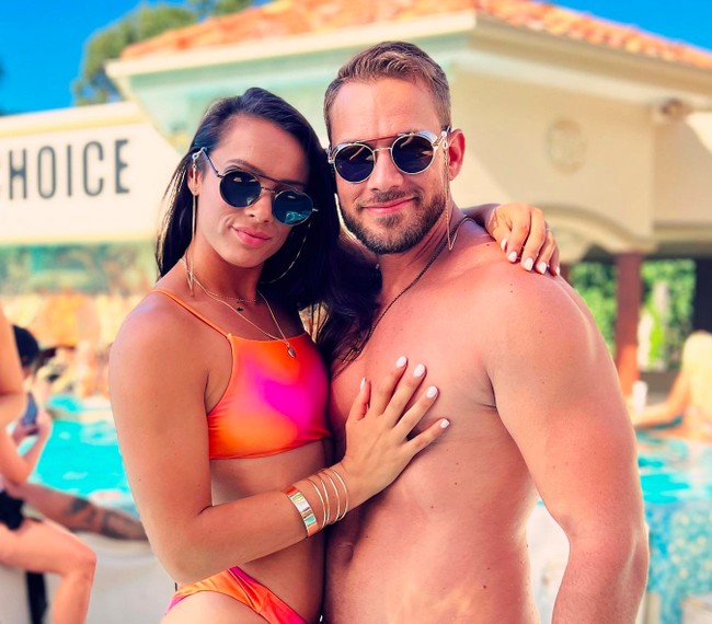 Robbie Oz pun memperlihatkan keseriusannya dengan menikahi influencer kebugaran itu. Keduanya menikah pada 2 Februari. Foto: Instagram/@robbieoztv