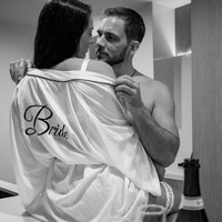 Katy mengaku bahwa dia harus merelakan suaminya berhubungan seks dengan wanita lain setiap minggunya. Dia mengatakan bahwa tidak cemburu dengan hal itu. “Rob adalah pendukungku, dan hubungan kami adalah hal yang paling aman dan indah yang pernah ada karena kami yang menciptakannya seperti itu,” ungkap KatyFoto: Instagram/@robbieoztv