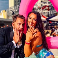 Hubungan pacaran keduanya pun cukup singkat. Enam minggu setelah keduanya dekat, Robbie Oz melamar Katy. Dan beberapa minggu setelahnya keduanya menikah. Foto: Instagram/@robbieoztv