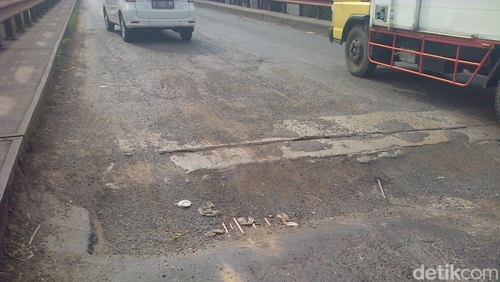 Kerusakan di Jembatan Juwana yang berada di Jalur Pantura, Pati.