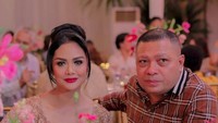Krisdayanti merayakan ulang tahunnya di rumah bersama teman dan keluarga. Foto: Instagram