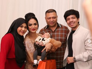 Heboh Krisdayanti Kasih Kopi ke Ameena, Dokter Tegaskan Balita Tak Boleh Diberi Kafein