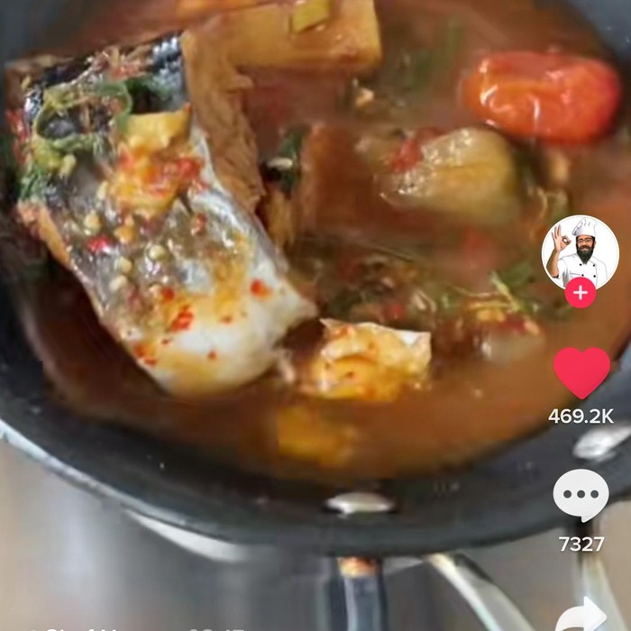 Makan Nasi Sedikit Pakai Lauk Super Banyak