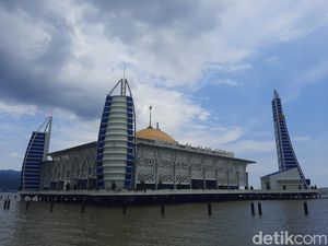 Ramadan 2022, Masjid Al-Alam di Teluk Kendari Akan Gelar Tarawih-Rapatkan Saf