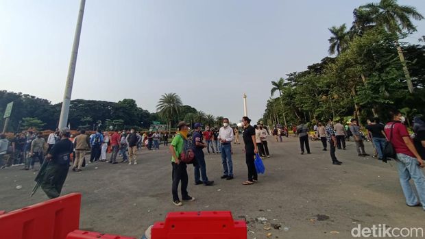 Massa aksi PA 212 telah meninggalkan lokasi demo di Patung Kuda, Jakpus. Lalu lintas (lalin) di sekitar lokasi demo kembali normal. (Tim detikcom)