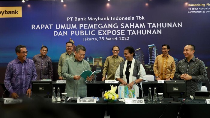Maybank Catatkan Laba Bersih Rp 1,64 T PT Bank Maybank Indonesia, Tbk. menggelar Rapat Umum Pemegang Saham Tahunan (RUPST) dan berhasil membukukan laba bersih di 2021 sebesar Rp 1,64 triliun, naik 29,9% dari Rp1,27 triliun pada periode yang sama tahun lalu.
