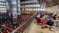 Masjid Istiqlal sempat mengalami buka-tutup untuk beribadah bagi masyarakat 2 tahun belakangan imbas pandemi COVID-19.   