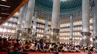 Masjid Istiqlal kembali dibuka pada Agustus 2021 setelah sempat ditutup sementara karena merebaknya COVID-19 varian delta.  