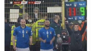 Netizen ini menyindir bahwa Italia masih mengandalkan bakat-bakat tua sehingga gagal ke Piala Dunia. Foto: Twitter