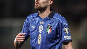 Netizen ini mengurutkan Italia gagal ke Piala Dunia 2018, kemudian menang Piala Eropa dan kini gagal ke Piala Dunia 2022. Tim mana yang lebih dramatis dari ini? Foto: Twitter